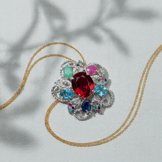 Rose Garden - Victorian style - 14.5 carat Authentic Ruby .925 Sterling Silver handcrafted Pendant Brooch - Close-up of Victorian-style pendant with 14.5 carat ruby on gold chain.