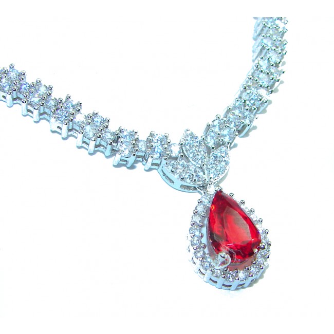 Julietta Luxurious natural 4 .5 carat Ruby .925 Sterling Silver handmade necklace - Close-up of Julietta luxurious ruby necklace stone and setting detail