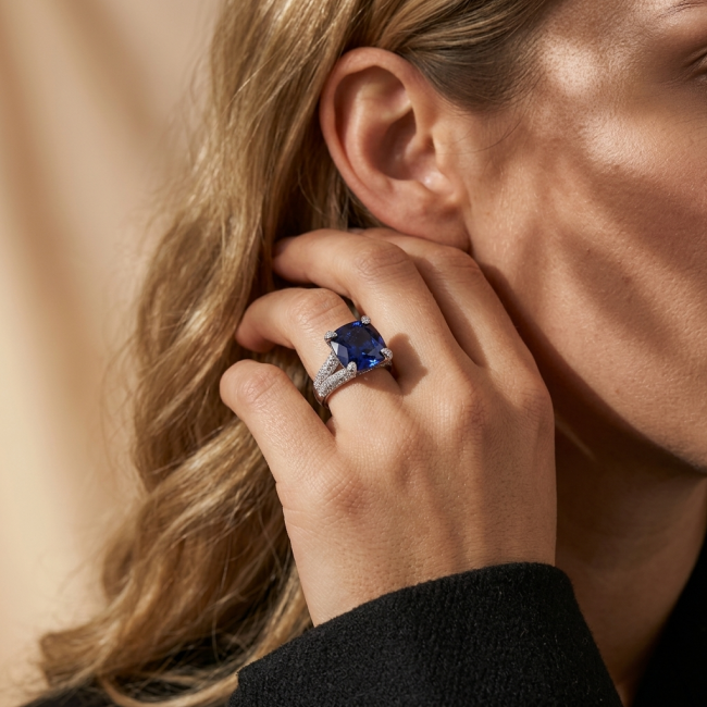 Blue Treasure 9.5 carat London Blue Topaz .925 Sterling Silver handmade Statement Ring size 8 - photo 1