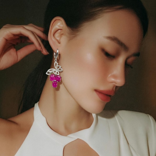 Magnificent Jewel 4.5 carat Ruby .925 Sterling Silver handcrafted incredible earrings - Elegant ruby earrings in side view worn by a model