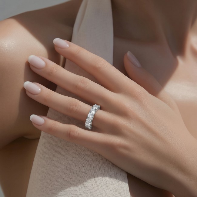LUXURIUS 8.5 carat White Topaz .925 Sterling Silver ring size 8 - Ring worn on hand, showcasing 8.5 carat white topaz in sterling silver.