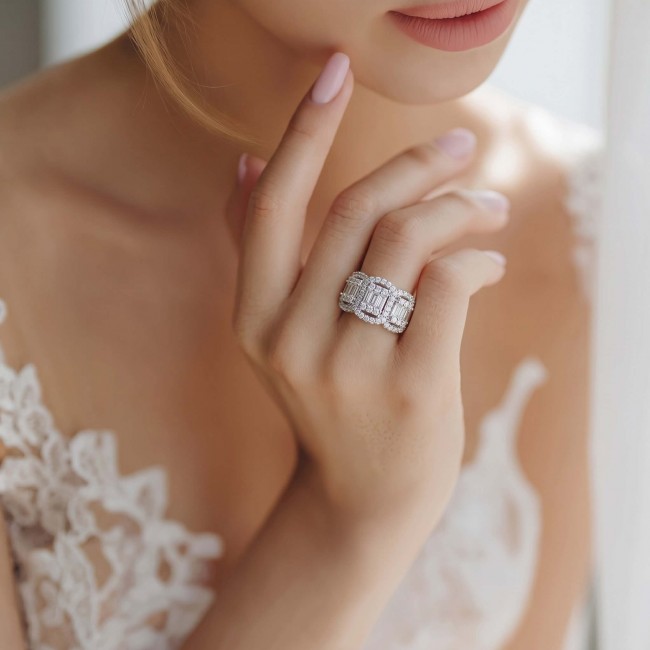 LUXURIUS 6.5 carat White Topaz .925 Sterling Silver ring size 6 1/4 - photo 1