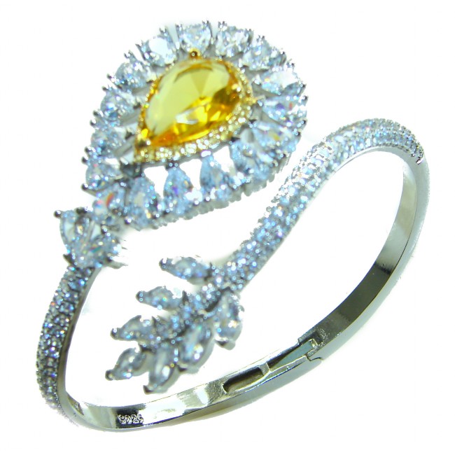 Dolce Vita - Precious Natural 18.5 carat yellow Sapphire .925 Sterling Silver handcrafted LARGE bracelet - Close-up of Dolce Vita bracelet with yellow sapphire centerpiece.