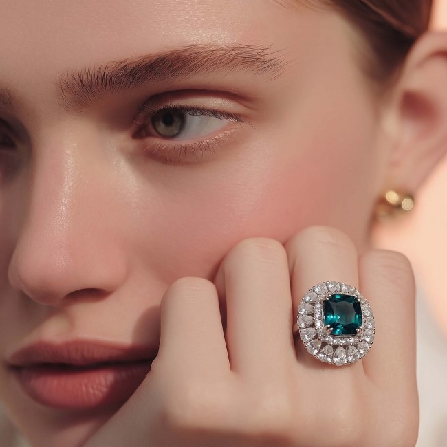 Amazonia - 6.1 carat Aquamarine.925 Sterling Silver handmade Statemen .925 Sterling Silver ring size 9 - Close-up of aquamarine ring worn on hand.