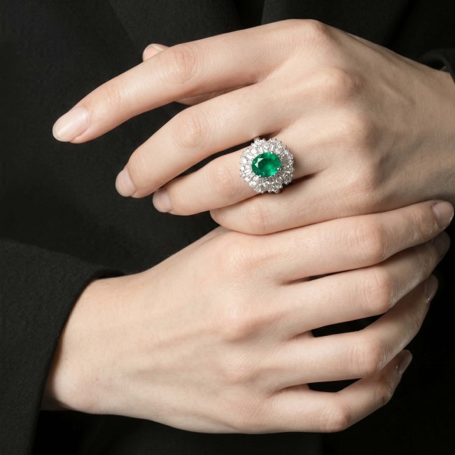 Authentic 4.2 carat Colombian Emerald .925 Sterling Silver handcrafted Ring size 6 1/2 - Hand wearing 4.2 carat Colombian emerald ring in sterling silver.