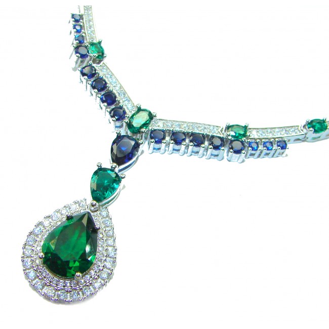 Tiffany - Authentic 15.5 CARAT Chrome Diopside Sapphire .925 Sterling Silver handcrafted necklace - Close-up of Tiffany chrome diopside and sapphire necklace pendant.