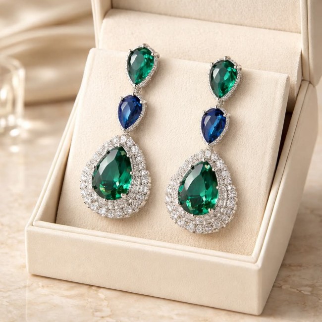 Tiffany - Authentic 10.5 CARAT Chrome Diopside Sapphire .925 Sterling Silver handcrafted earrings - Elegant chrome diopside sapphire earrings in open jewelry box.
