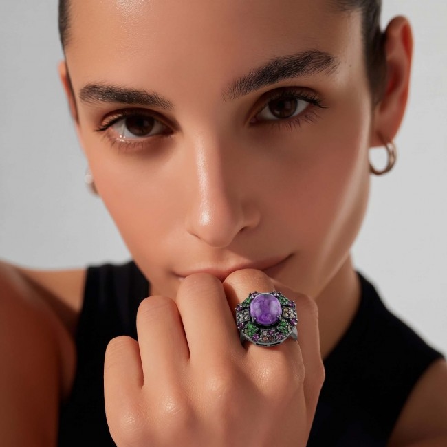 Purple Queen 6.2 carat natural Amethyst .925 Sterling Silver Handcrafted Ring size 7 1/4 - Woman wearing Purple Queen amethyst ring on hand close-up.
