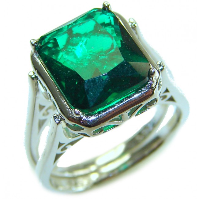 Authentic 10.2 carat Colombian Emerald .925 Sterling Silver handcrafted two sided Ring size 8 - Close-up of 4.2 carat Colombian Emerald in .925 Sterling Silver ring.