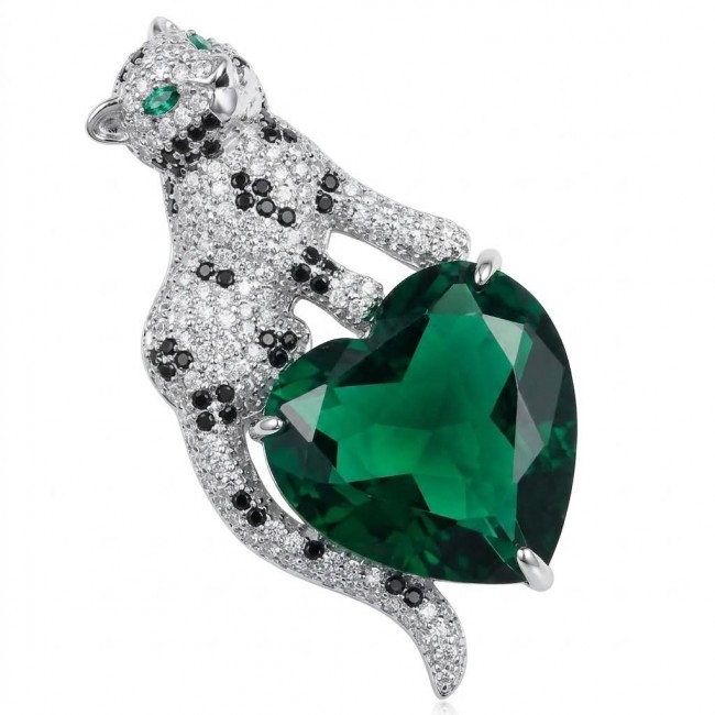 Passionate Love Cheetah authentic 38.5 carat Emerald .925 Sterling Silver Handcrafted pendant brooch - Cheetah brooch with 38.5 carat emerald, detailed front view.