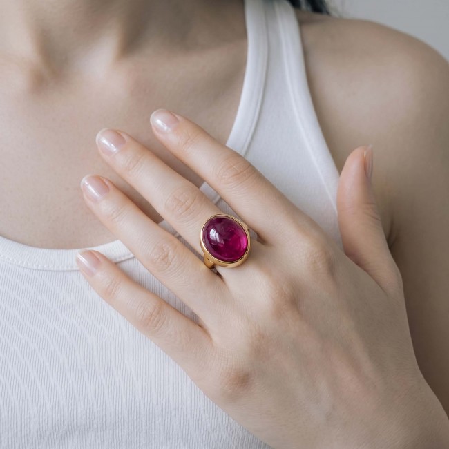 Giovanna - Magnificent Jewel 7.5 carat Ruby .925 Sterling Silver dipped in 18K Gold handcrafted incredible ring s. 7 - Ruby ring on hand, close-up view.