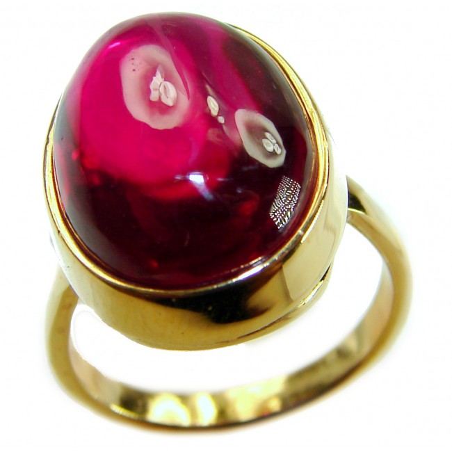 Giovanna - Magnificent Jewel 7.5 carat Ruby .925 Sterling Silver dipped in 18K Gold handcrafted incredible ring s. 7 - Close-up of a 7.5 carat ruby ring with a gold setting.
