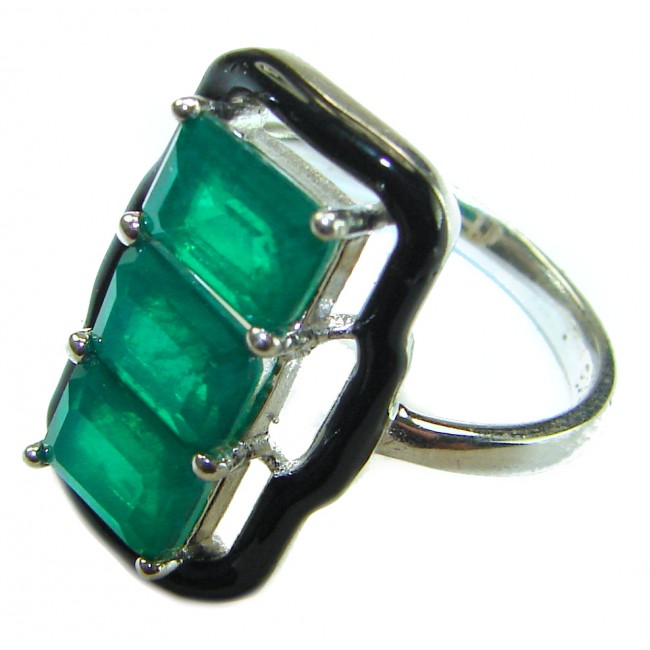 Art Deco 8.2 carat Colombian Emerald .925 Sterling Silver handcrafted Ring size 8 - Close-up of Art Deco ring with 8.2 ct Colombian emeralds, silver setting.