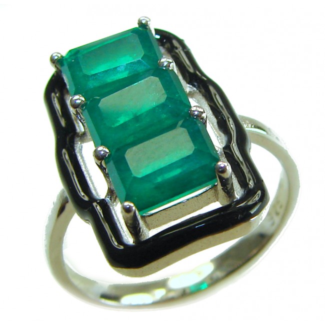 Art Deco 8.2 carat Colombian Emerald .925 Sterling Silver handcrafted Ring size 8 - Close-up of Art Deco Colombian Emerald ring in sterling silver.