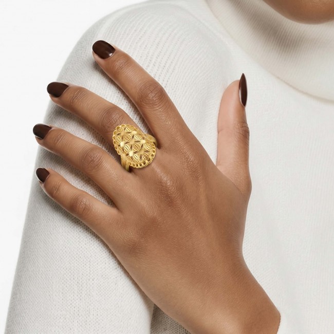 Dubai Style - .925 Sterling Silver dipped in 22K Gold handmade Large ring size 7 - Gold filigree ring worn on hand, close-up view.