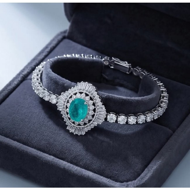 Vintage style - Timless Beauty - 10.5 carat Colombian Emerald 7.8 carat White Topaz .925 Sterling Silver handcrafted Statement bracelet - Close-up of vintage bracelet with emerald centerpiece in a box.