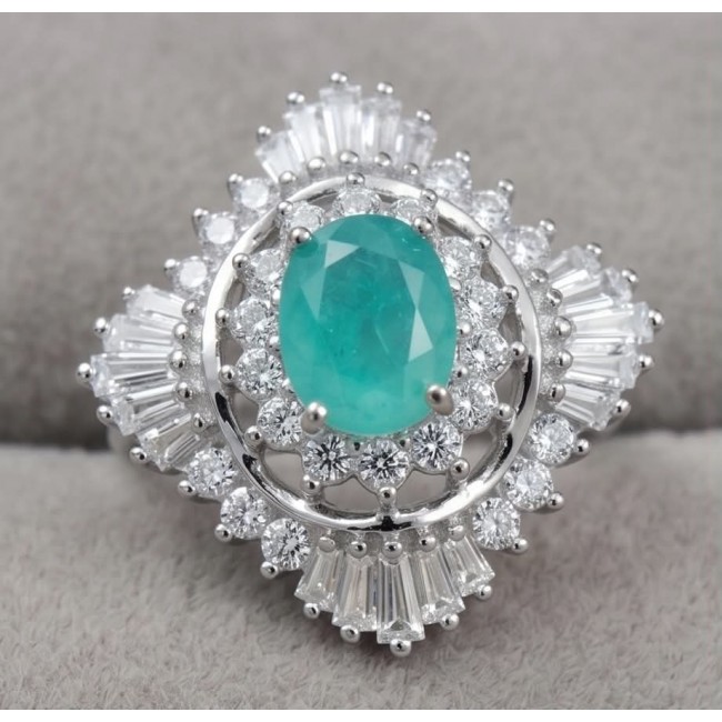 Vintage style - Timless Beauty - 3.5 carat Colombian Emerald 7.1 carat White Topaz .925 Sterling Silver handcrafted Statement Ring size 7 1/4 - Close-up of vintage style ring with 3.5 carat Colombian emerald.