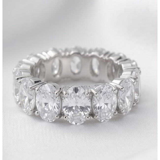 Luxurious 6.5 carat White Topaz .925 Sterling Silver infinity ring size 6 3/4 - Close-up of 6.5 carat white topaz ring in sterling silver.
