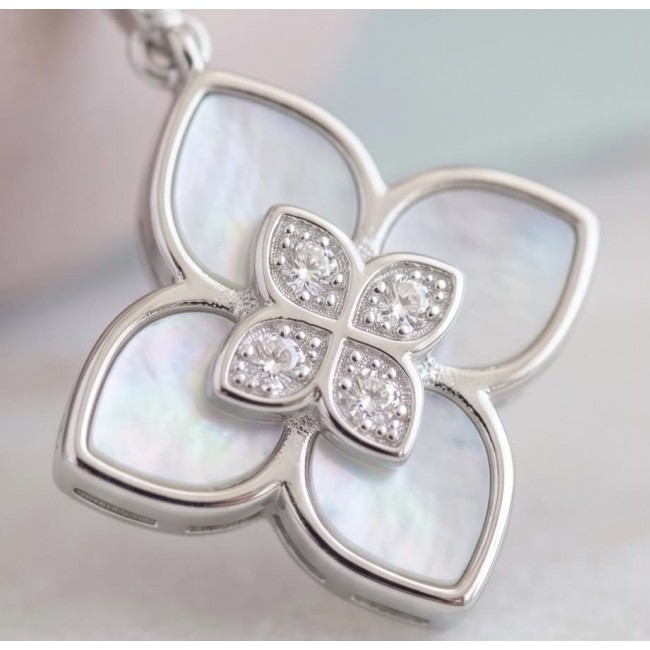 Precious Clover Blister Pearl rhodium over .925 Sterling Silver .925 Sterling Silver Necklace - Close-up of Precious Clover Blister Pearl pendant in sterling silver.