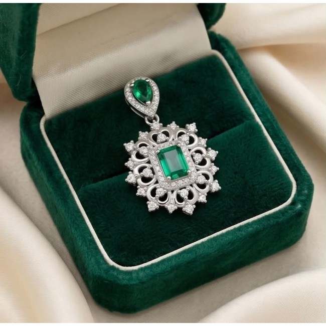 Luxurious victorian style 2.5 carat Emerald .925 Sterling Silver handmade Pendant - Victorian style emerald pendant in green velvet box, top view.