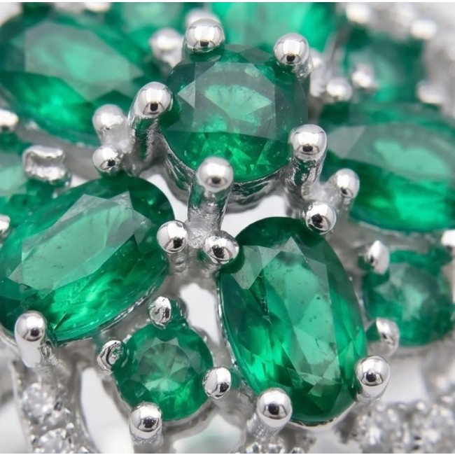 SPRING 6.5 carat Chrome Diopside .925 Sterling Silver handcrafted ring size 6 - Close-up of Chrome Diopside stones set in sterling silver.