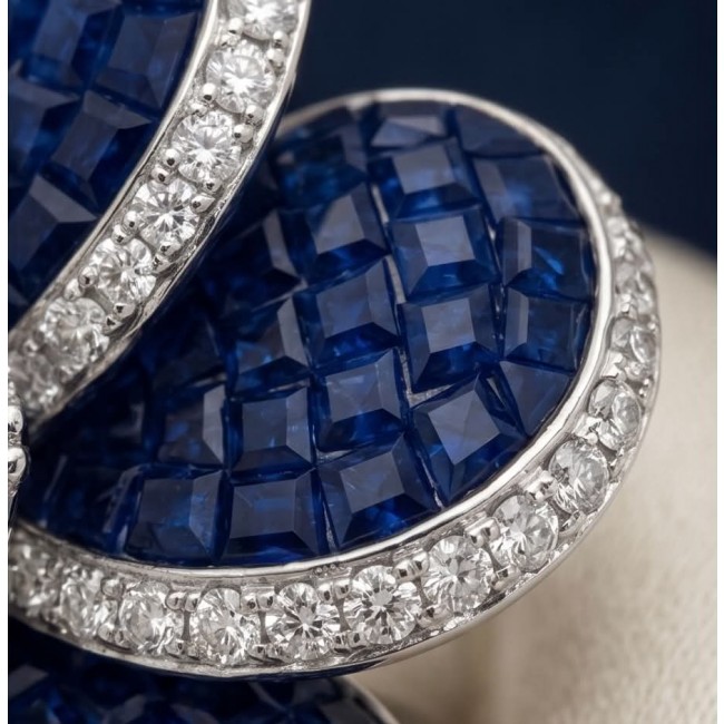 Born to Glam 15.2 carat natural Sapphire .925 Sterling Silver Perfectly handcrafted Ring s. 6 1/4 - Close-up of Born to Glam 15.2 carat sapphire and diamond detailing.