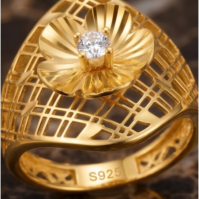 Dubai Style 0.7 CARAT White Topaz .925 Sterling Silver dipped in 22K Gold handmade ring size 8 - Close-up of flower design ring with white topaz and S925 marking