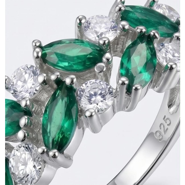 Authentic 2.8 carat CHROME Diopside .925 Sterling Silver handcrafted Ring size 6 - Close-up of chrome diopside and clear stones on .925 silver ring