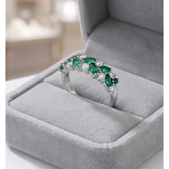 Authentic 2.8 carat CHROME Diopside .925 Sterling Silver handcrafted Ring size 6 - Side view of chrome diopside ring in a jewelry box.
