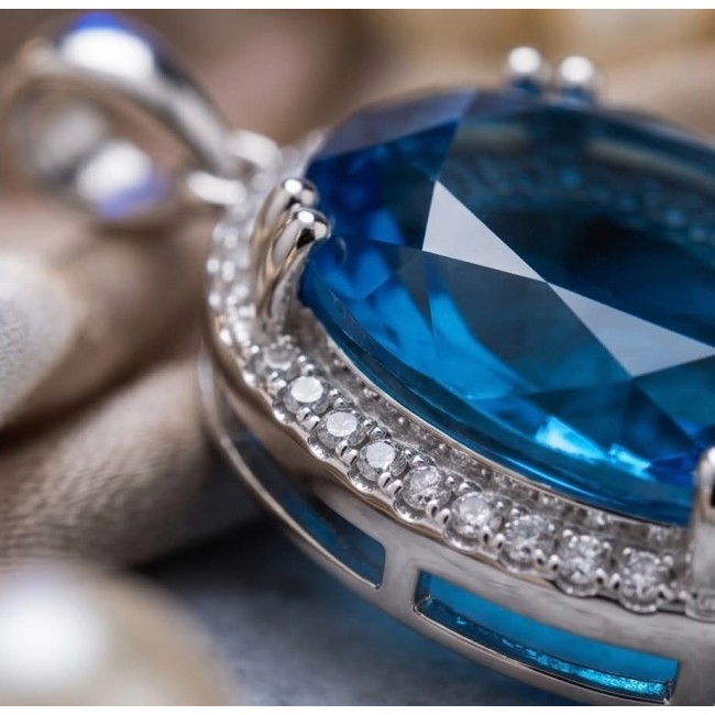 Eau Pure 18.5 carat Swiss Blue Topaz .925 Sterling Silver Handcrafted Pendant - Close-up of Swiss Blue Topaz pendant in sterling silver setting.