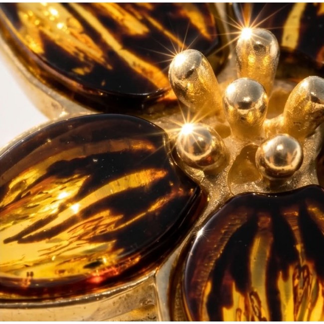 Golden Flower Authentic Baltic Amber 18K Gold over .925 Sterling Silver handcrafted ring; s. 7 adjustable - Close-up of Golden Flower Baltic Amber in 18K Gold over .925 Sterling Silver