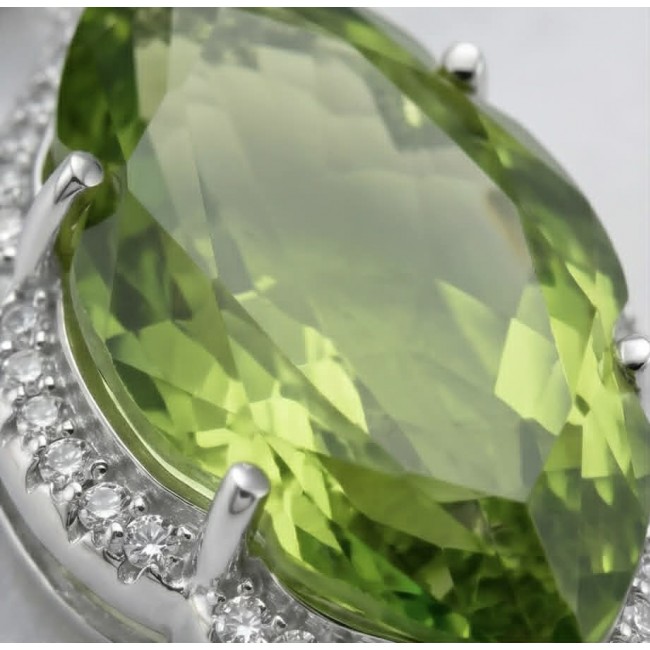 Royalty 9.9 carat authentic Himalayan Peridot .925 Sterling Silver Handcrafted Statement pendant - Close-up of Royalty 9.9 ct Himalayan Peridot in .925 Sterling ring