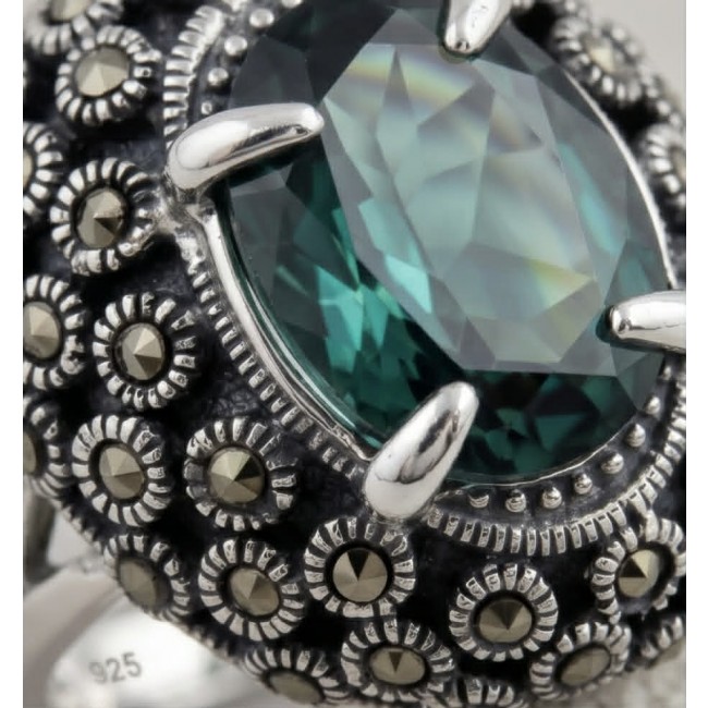 Spectaculat 9.2 carat Travorite Garnet .925 Sterling Silver Statement Ring size 8 - Close-up of Travorite Garnet ring with marcasite details in sterling silver.