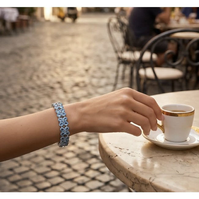 Tiffany - Magnificent 105.5 carat Swiss Blue Topaz .925 Sterling Silver handcrafted Heavy Bracelet - Worn on hand, 105.5 carat blue topaz bracelet with coffee.