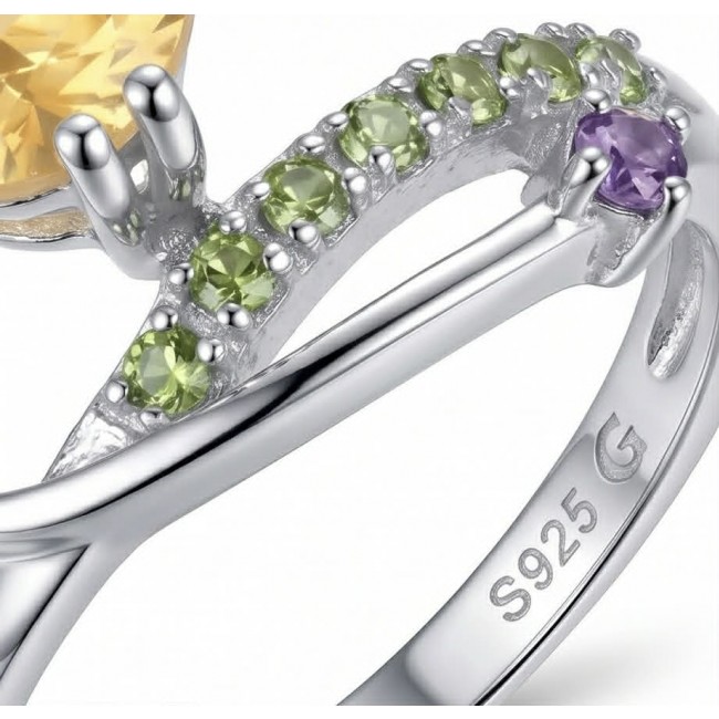 Golden Treasure 4.5 carat Citrine .925 Sterling Silver Handcrafted Ring size 8 - Close-up of gemstone details on a .925 sterling silver ring