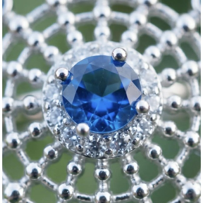 Star 2.2 carat natural Sapphire .925 Sterling Silver Perfectly handcrafted Ring s. 7 - Close-up of sapphire and diamond sterling silver brooch detail.