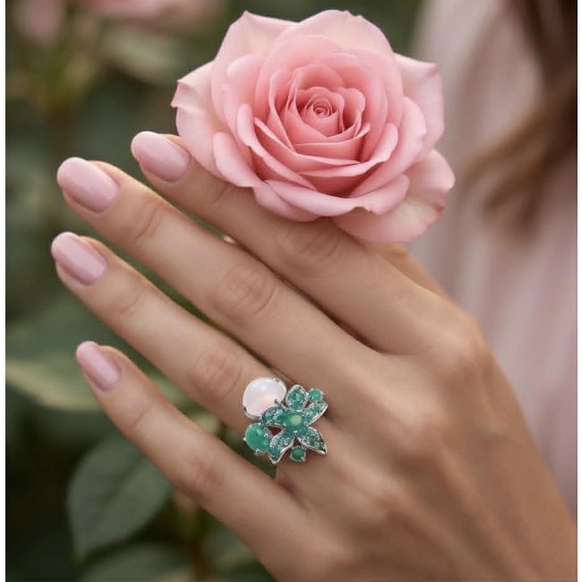 Stella 14.4 carat Brazilian Rose Quartz Emerald .925 Sterling Silver dipped in rhodium handmade ring 8 - Hand wearing Stella 14.4 carat Brazilian Rose Quartz Emerald ring.