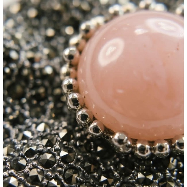 Bella Rosa Natural 17.8 carat BRAZILIAN ROSE QUARTZ .925 Sterling Silver dipped in RHODIUM handmade Statement Ring size 6 - Close-up of a Brazilian Rose Quartz set in ornate silver detail