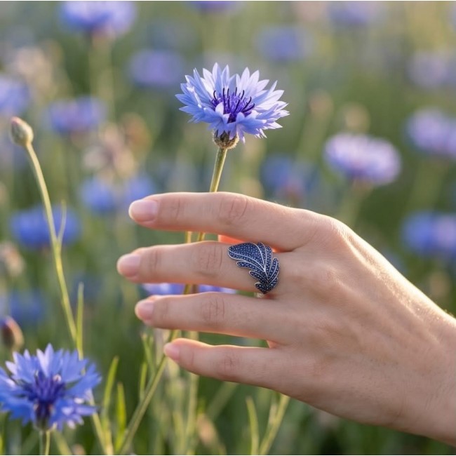Blue Feather 5.2 carat natural Sapphire .925 Sterling Silver Perfectly handcrafted Ring s. 8 3/4 - Blue feather ring, 5.2 carat sapphire, worn on hand, with blue flower.