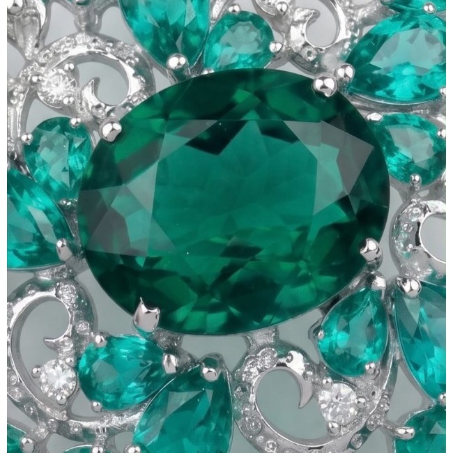 An Large 55.8 carat Vintage style Chrom Diopside from Eastern Siberia .925 Sterling Silver DIPPED IN RHODIUM handmade LARGE Pendant - Brooch - Close-up of a 55.8 carat vintage-style chrome diopside jewelry piece