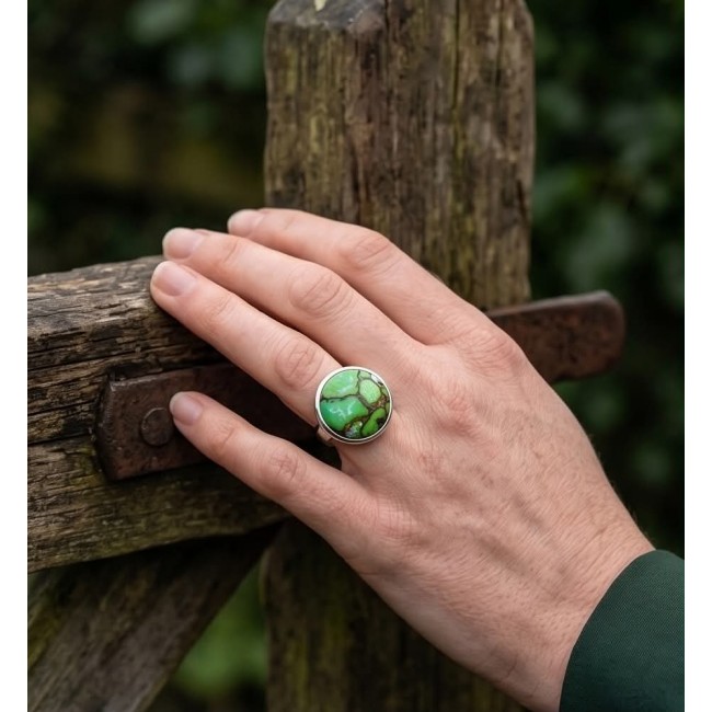 Green Copper Turquoise .925 Sterling Silver ring; s. 9 - Green Copper Turquoise ring in sterling silver, worn on hand, size 9.