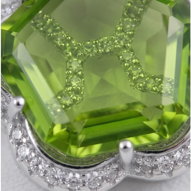 Green Clover 6.8 carat authentic Brazilian Peridot .925 Sterling Silver Handcrafted Statement pendant - Close-up of Brazilian Peridot in .925 sterling silver setting.