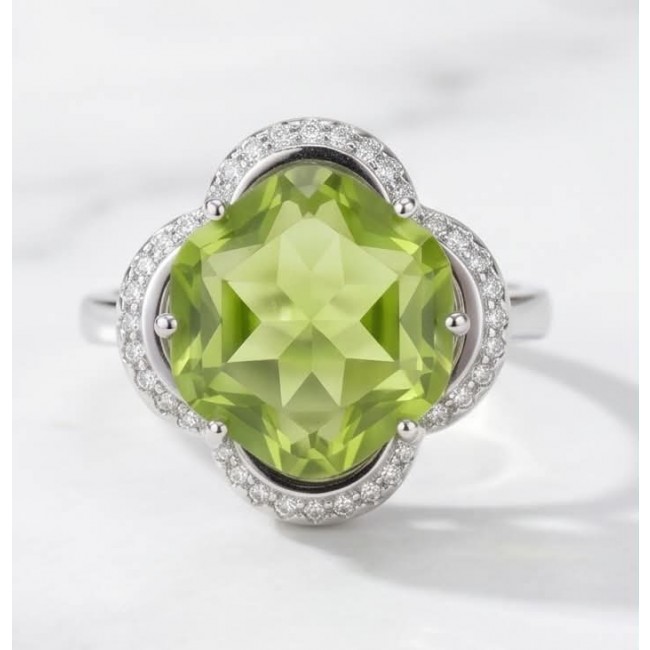 Royalty 9.9 carat authentic Himalayan Peridot .925 Sterling Silver Handcrafted Statement Ring size 7 - Close-up of Royalty 9.9 carat Himalayan Peridot ring in sterling silver.