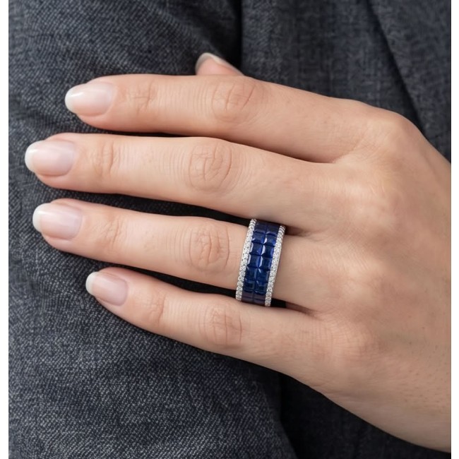 Iconic design 22.2 carat natural Sapphire .925 Sterling Silver Perfectly handcrafted Ring s. 6 1/2 - Sapphire ring on hand, showcasing iconic design and sparkle.