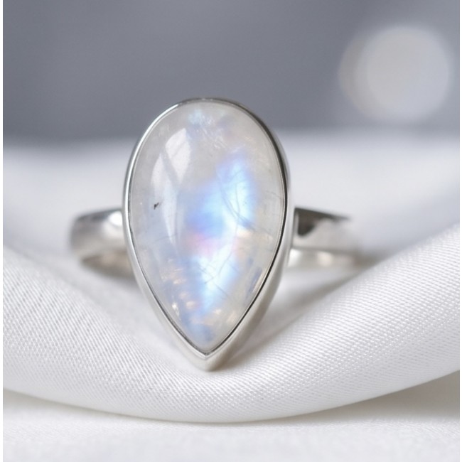 Rainbow Moonstone .925 Sterling Silver handmade ring s. 7 1/2 - Close-up of Rainbow Moonstone in .925 Sterling Silver ring, size 7 1/4.
