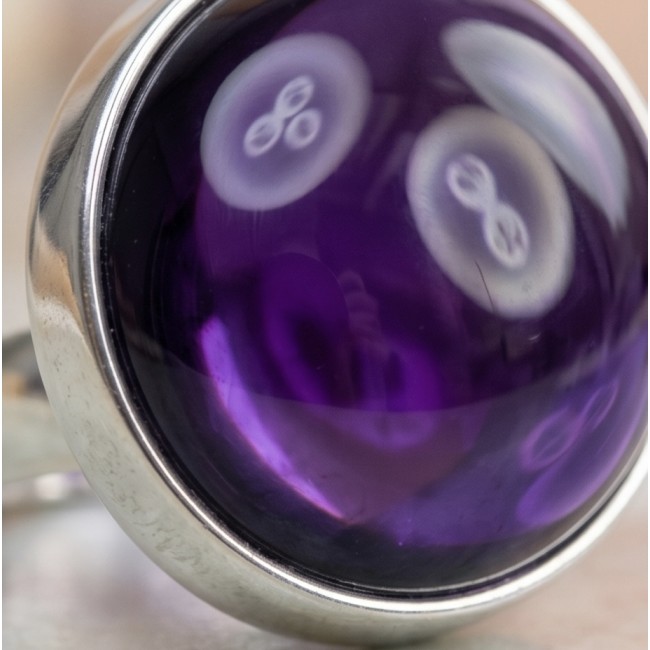 Top quality 22.5 carat Amethyst .925 Sterling Silver Handcrafted Large Ring size 7 - Close-up of 22.5 carat amethyst set in .925 sterling silver ring