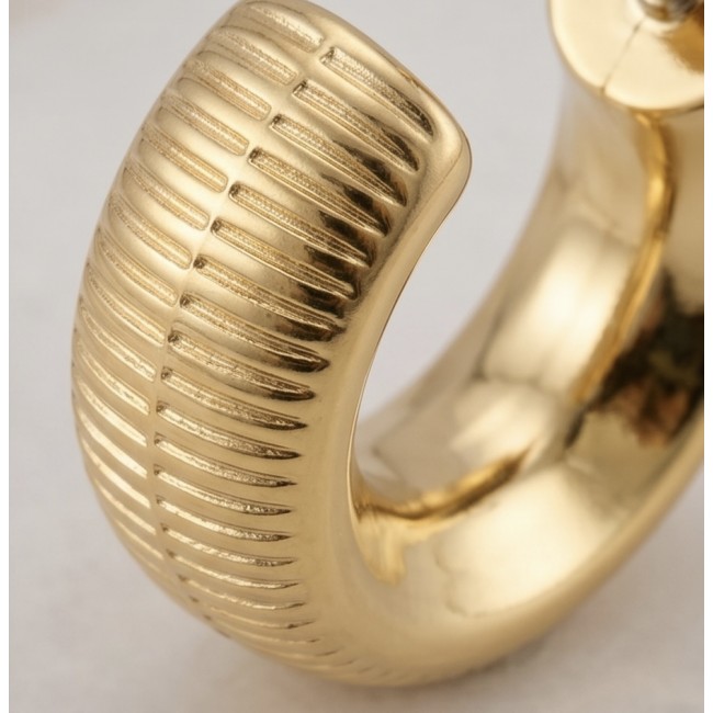 Luxurious Golden tone handcrafted Stylish earrings - photo 2