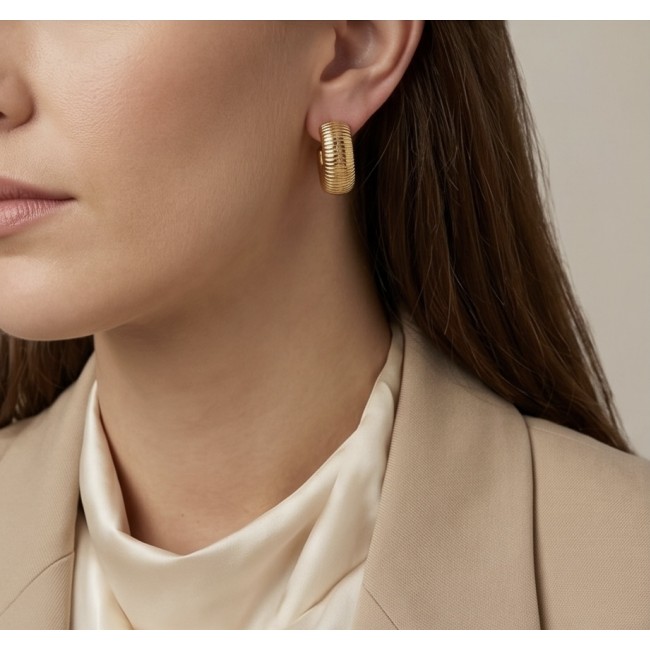 Luxurious Golden tone handcrafted Stylish earrings - photo 1
