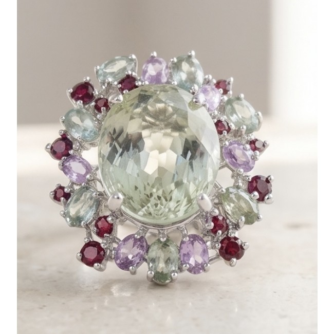 Fiammetta oval cut 22.2 carat Green Amethyst .925 Sterling Silver entirely handmade Ring size 8 3/4 - Close-up of Fiammetta 22.2 ct Green Amethyst ring with multicolored stones