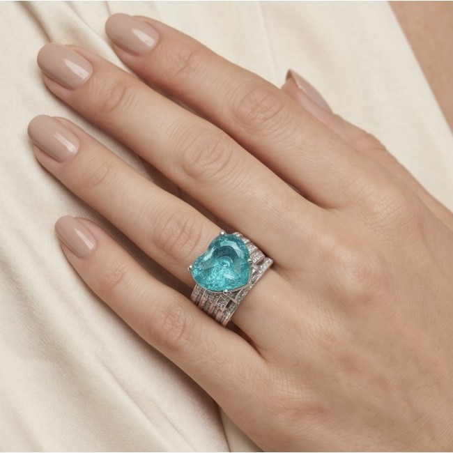 Titanic Memories - Heart 18.8 carat Green Topaz handcrafted Solid Statement Ring size 7 - Heart green topaz ring, worn on hand, showcasing gemstone detail.